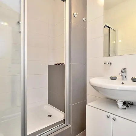 White Pebble - Luxury With Parking 스플리트