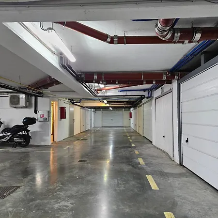 White Pebble - Luxury With Parking 아파트 *